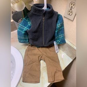 New both sets for $ 20 new green 0-3 months red size NB